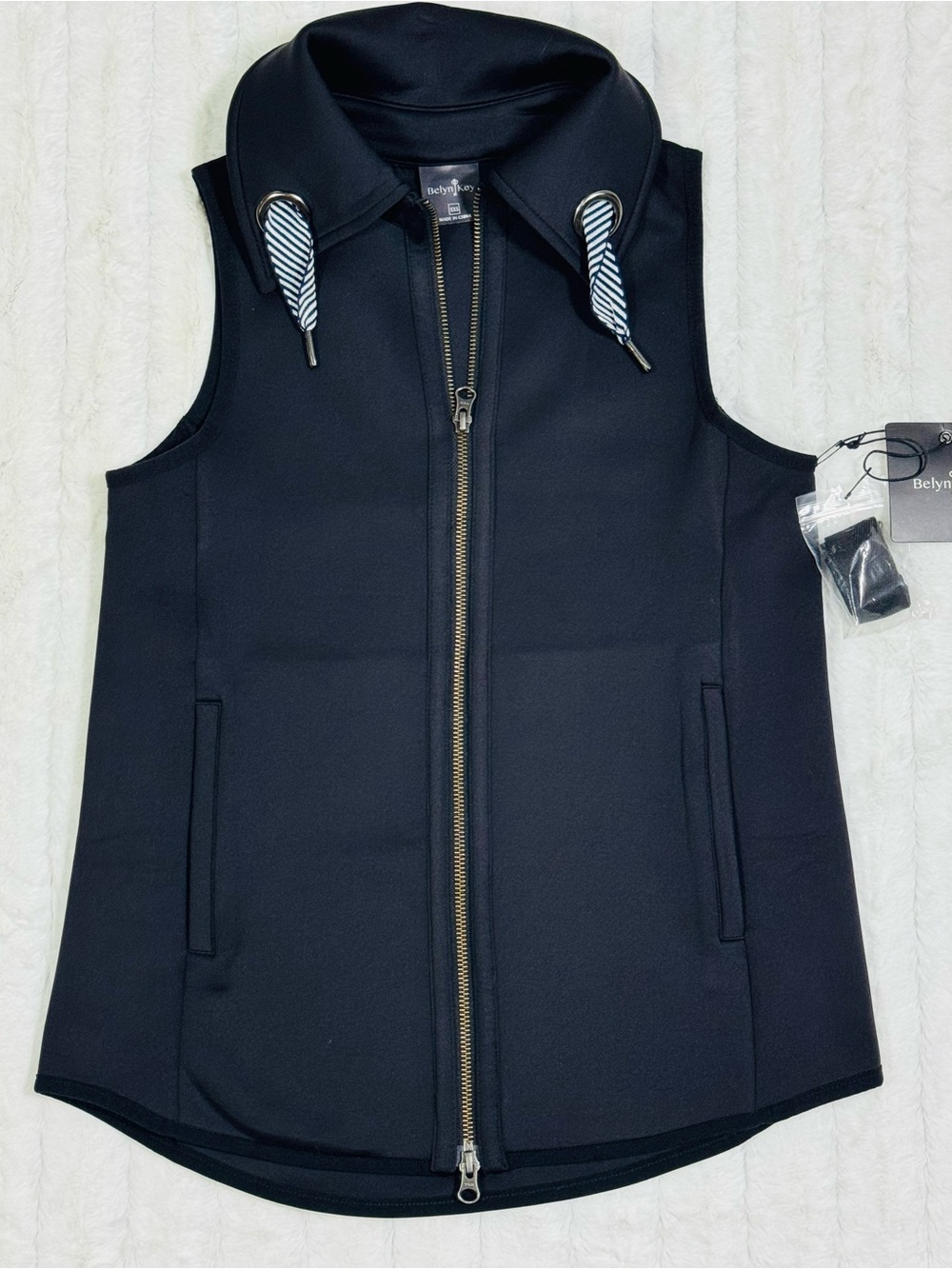 Belyn Key Sleeveless Zip Front Vest in Black